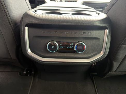 Certified 2025 Ford Expedition Active AWD/4WD image 37