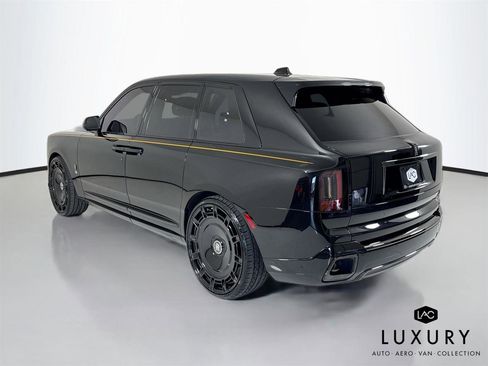 Used 2025 Rolls-Royce Cullinan Black Badge AWD/4WD image 8