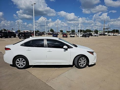 Used 2022 Toyota Corolla LE w/ Carpet Mat Package (TMS) image 2