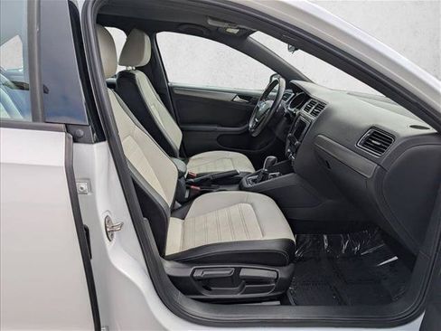 Used 2016 Volkswagen Jetta Sport FWD image 18