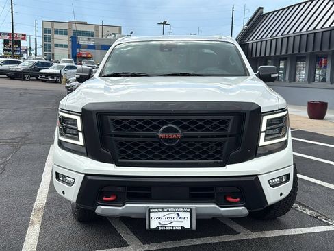 Used 2021 Nissan Titan PRO-4X w/ Pro-4x Convenience Package AWD/4WD image 8