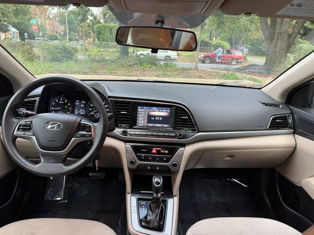 Used 2017 Hyundai Elantra SE FWD image 32