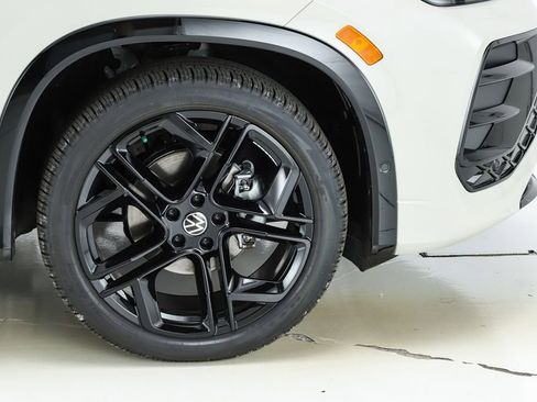 New 2026 Volkswagen Tiguan SE R-Line image 53