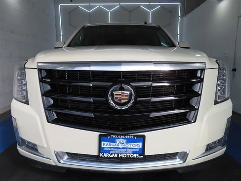 Used 2015 Cadillac Escalade ESV Luxury RWD image 3