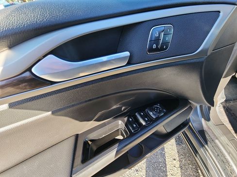 Used 2015 Ford Fusion SE w/ Equipment Group 202A image 15