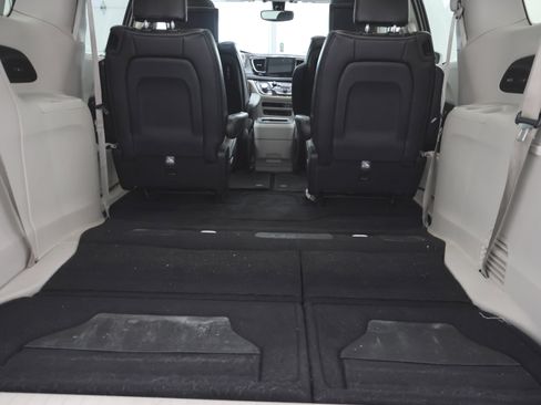 Used 2019 Chrysler Pacifica Limited w/ Tire & Wheel Group image 31