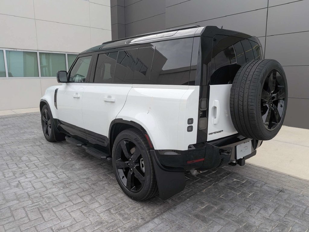New 2026 Land Rover Defender 110 X-Dynamic SE AWD/4WD image 3