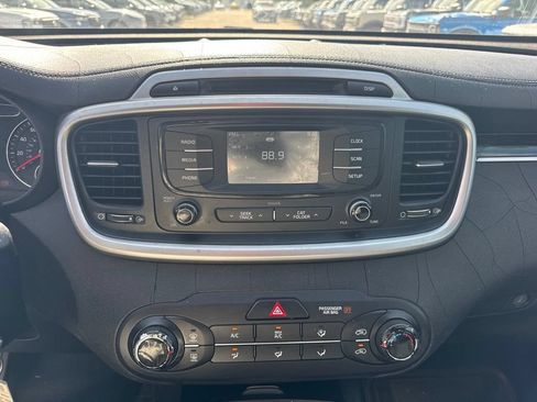 Used 2016 Kia Sorento LX FWD image 12