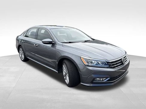 Used 2018 Volkswagen Passat 2.0T SE FWD image 19