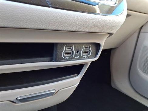 Certified 2023 Chrysler Pacifica Touring-L image 17