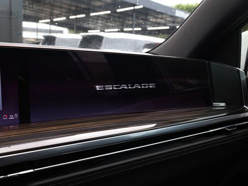 Used 2025 Cadillac Escalade ESV Premium Luxury w/ LPO, Floor Liner Package AWD/4WD image 35