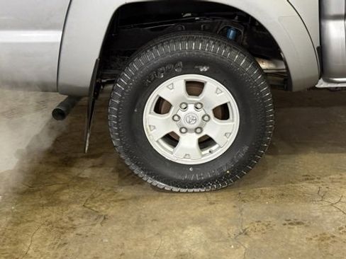 Used 2015 Toyota Tacoma Base image 6