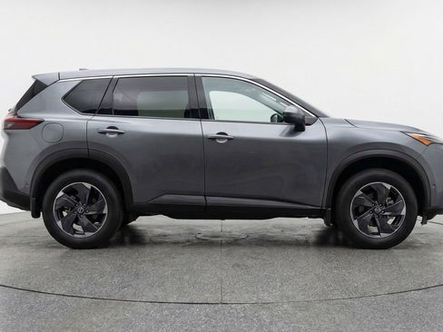 Used 2025 Nissan Rogue SV image 11