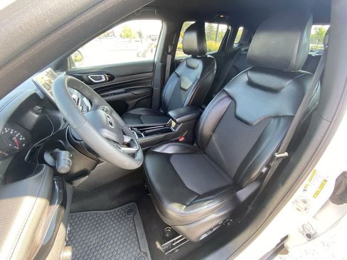 Used 2025 Jeep Compass Latitude w/ Convenience Group AWD/4WD image 11