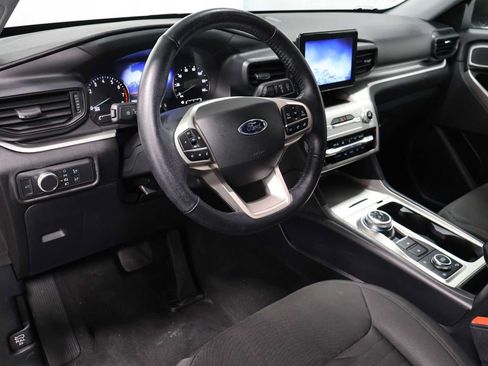 Used 2021 Ford Explorer XLT AWD/4WD image 4
