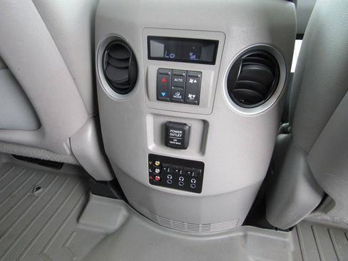 Used 2014 Honda Pilot Touring image 12