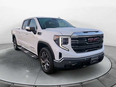 Used 2022 GMC Sierra 1500 SLT w/ SLT Premium Plus Package AWD/4WD image 4