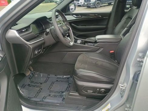 Used 2023 Jeep Grand Cherokee Altitude AWD/4WD image 27
