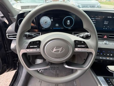 Used 2024 Hyundai Elantra SEL FWD image 14