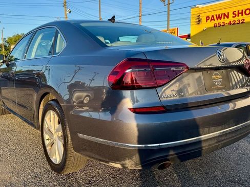 Used 2018 Volkswagen Passat 2.0T SE FWD image 3