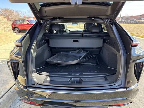 Used 2024 Cadillac Lyriq Luxury w/ LPO, Floor Liner Package image 14