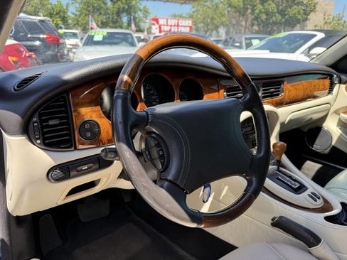 Used 1999 Jaguar XJ8 RWD image 14