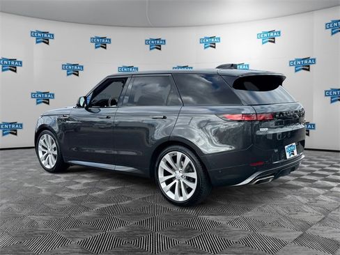 Used 2023 Land Rover Range Rover Sport SE Dynamic image 3