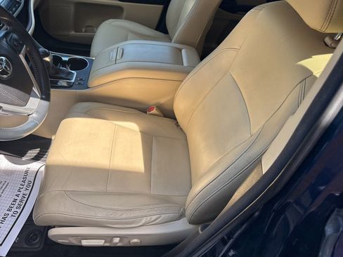 Used 2016 Toyota Highlander XLE AWD/4WD image 17