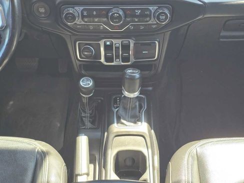 Used 2019 Jeep Wrangler Unlimited Sahara w/ Advanced Safety Group AWD/4WD image 13