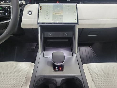 New 2024 Land Rover Discovery Sport S image 27