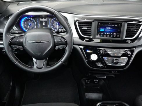 Used 2018 Chrysler Pacifica Touring Plus w/ S Appearance Package FWD image 22