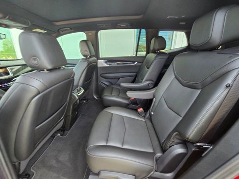 Used 2024 Cadillac XT6 Premium Luxury w/ Technology Package FWD image 15