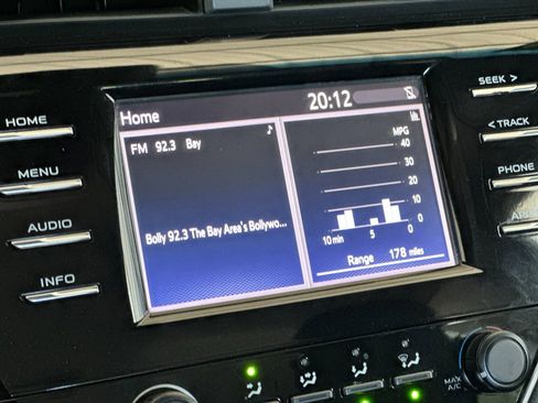 Used 2018 Toyota Camry LE FWD image 17