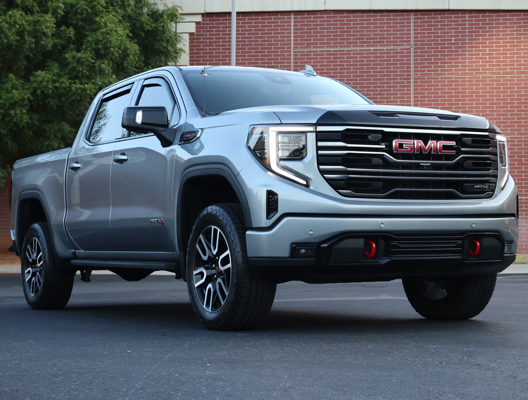 Used 2025 GMC Sierra 1500 AT4 w/ Technology Package AWD/4WD image 1