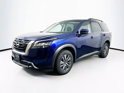Used 2025 Nissan Pathfinder SV AWD/4WD image 3