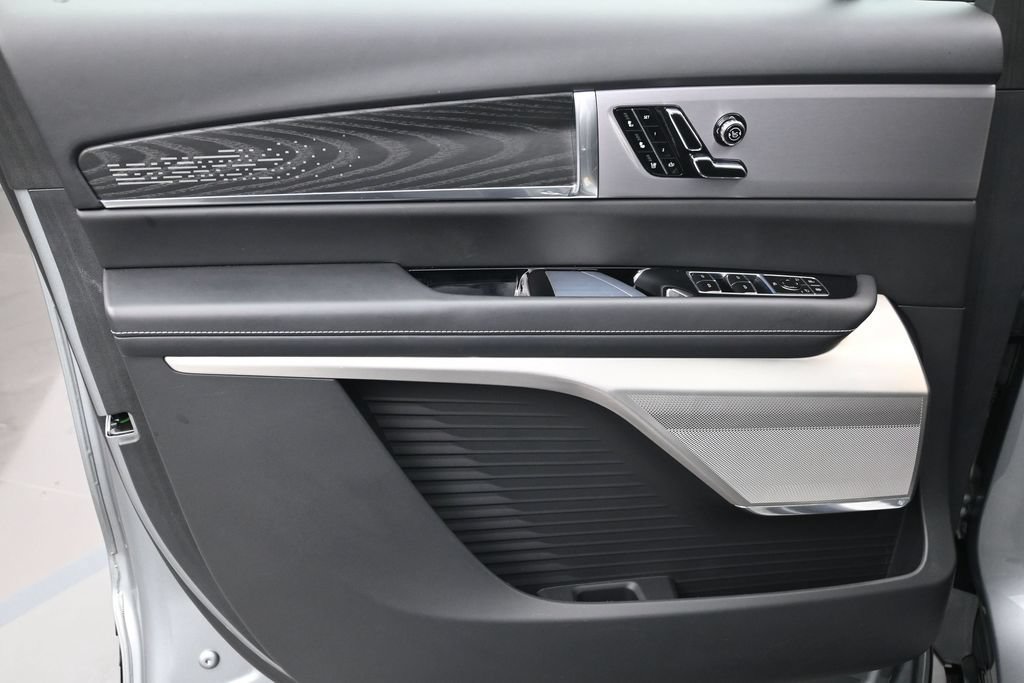 Used 2026 Cadillac Vistiq Platinum AWD/4WD image 8