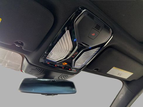 Used 2022 BMW 750i xDrive w/ M Sport Package image 44