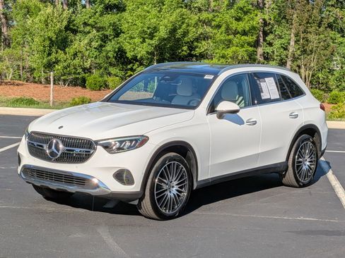Used 2025 Mercedes-Benz GLC 300 4MATIC image 5