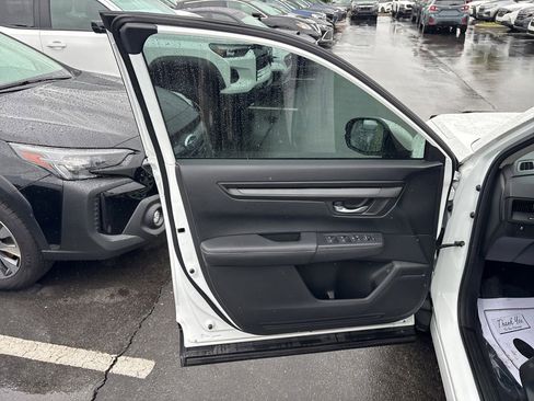 Used 2023 Honda CR-V LX image 14