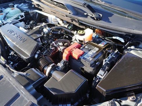 Used 2025 Nissan Rogue S image 38