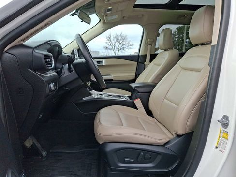 Certified 2023 Ford Explorer XLT w/ Equipment Group 202A image 15