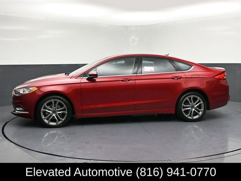 Used 2017 Ford Fusion SE w/ Equipment Group 201A image 2
