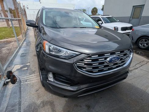 Used 2020 Ford Edge Titanium FWD image 3