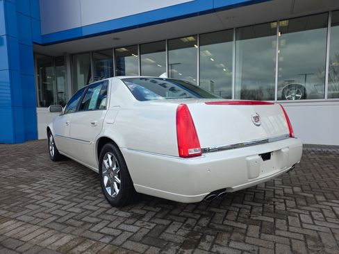 Used 2011 Cadillac DTS Luxury image 3