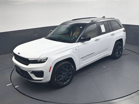 Used 2023 Jeep Grand Cherokee Summit AWD/4WD image 41