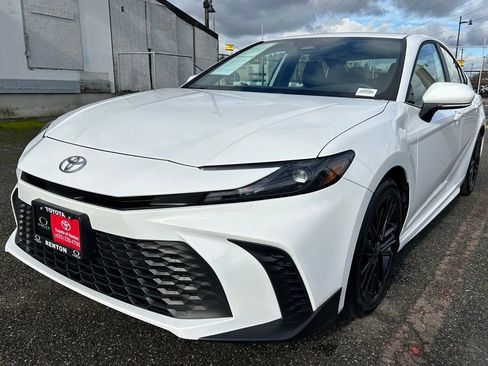 Certified 2025 Toyota Camry SE image 1