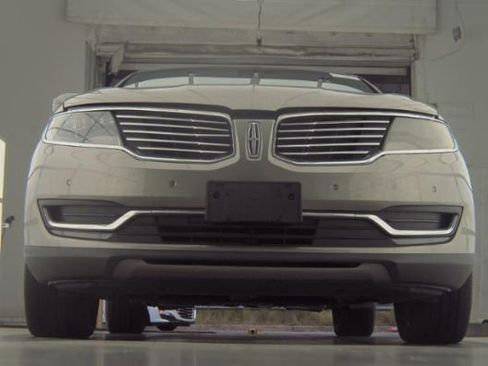 Used 2016 Lincoln MKX Reserve w/ Luxury Package image 3