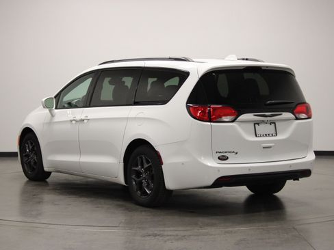 Used 2018 Chrysler Pacifica Touring-L Plus w/ Advanced Safetytec Group FWD image 6