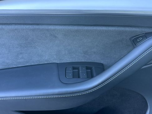Used 2023 Tesla Model Y Performance image 11
