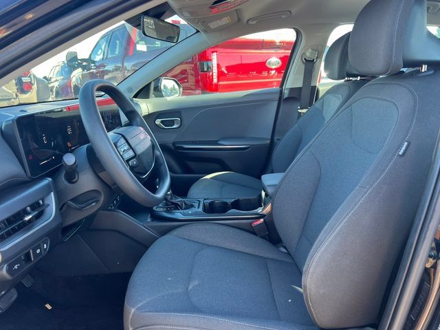 Used 2025 Kia K4 FWD image 3